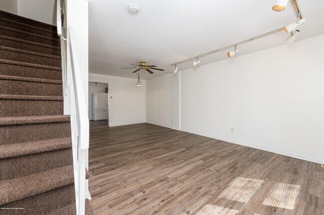 Foto del edificio - 140 Primrose Ln