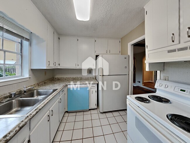 Building Photo - 988 Hearthstone Dr