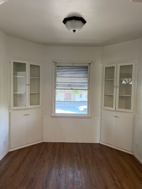 Dining area - 838 N Towne Ave