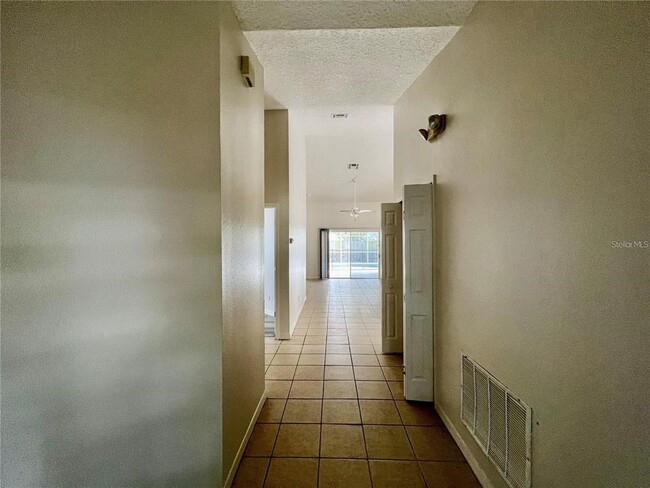 Building Photo - 1140 Cedarwood Way