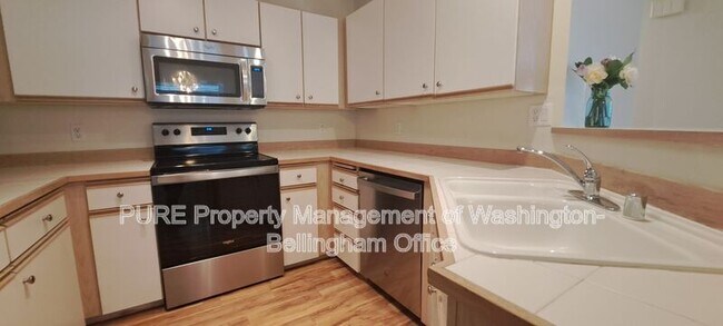 Building Photo - 9210 Market Pl