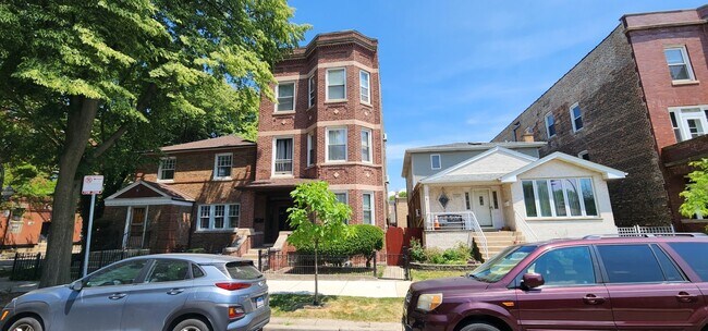 Building Photo - 3303 S Union Ave