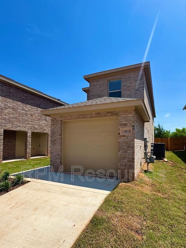 Building Photo - 14818 Razorbill Dr