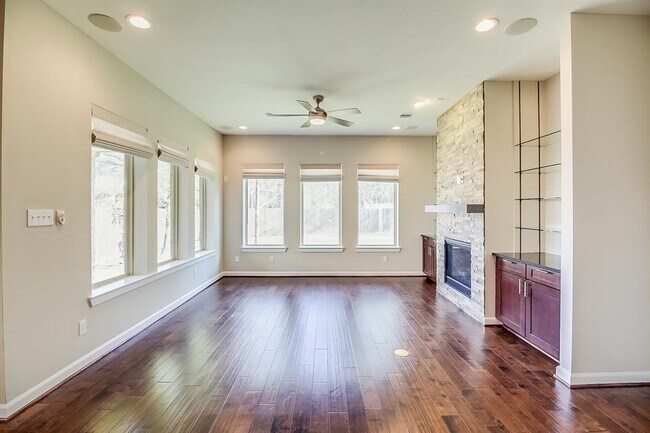 Foto del edificio - 17106 Rainier Creek Dr