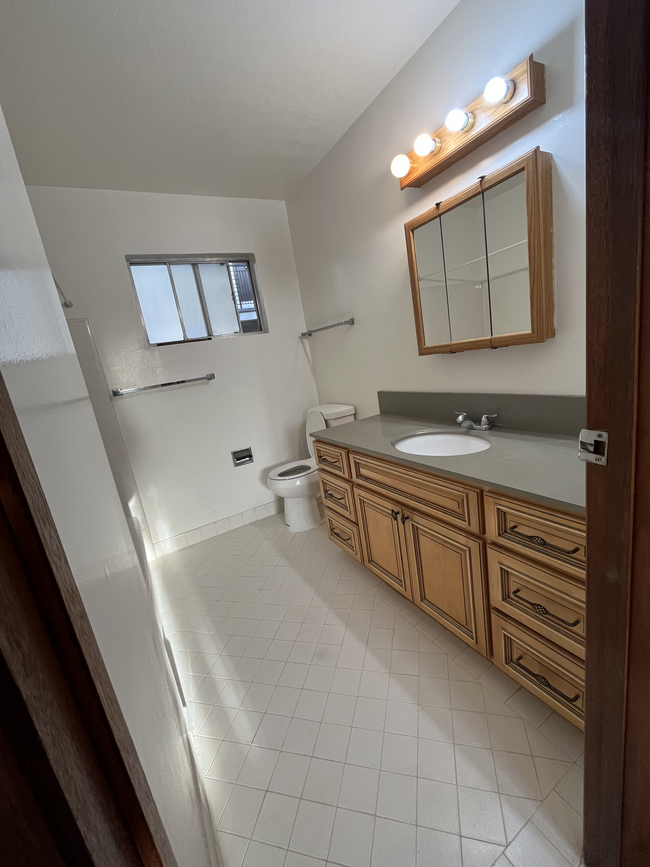 Bathroom - 1822 Francisco St