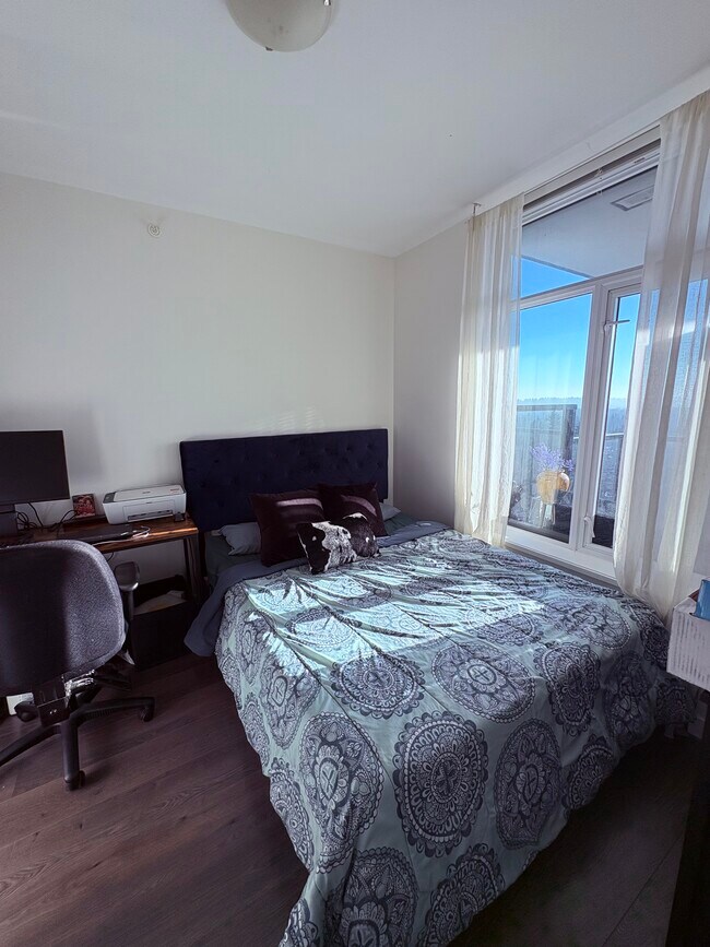 Building Photo - 3080 Lincoln Av