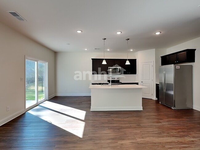 Building Photo - 168 Willow Ln
