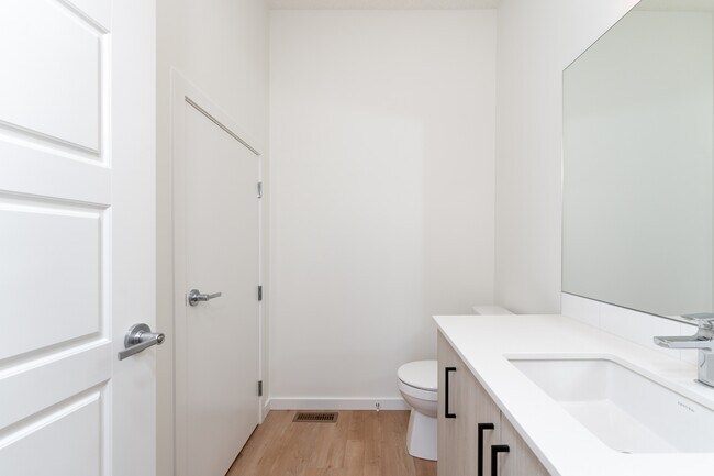 Building Photo - 11935-11124 124 St