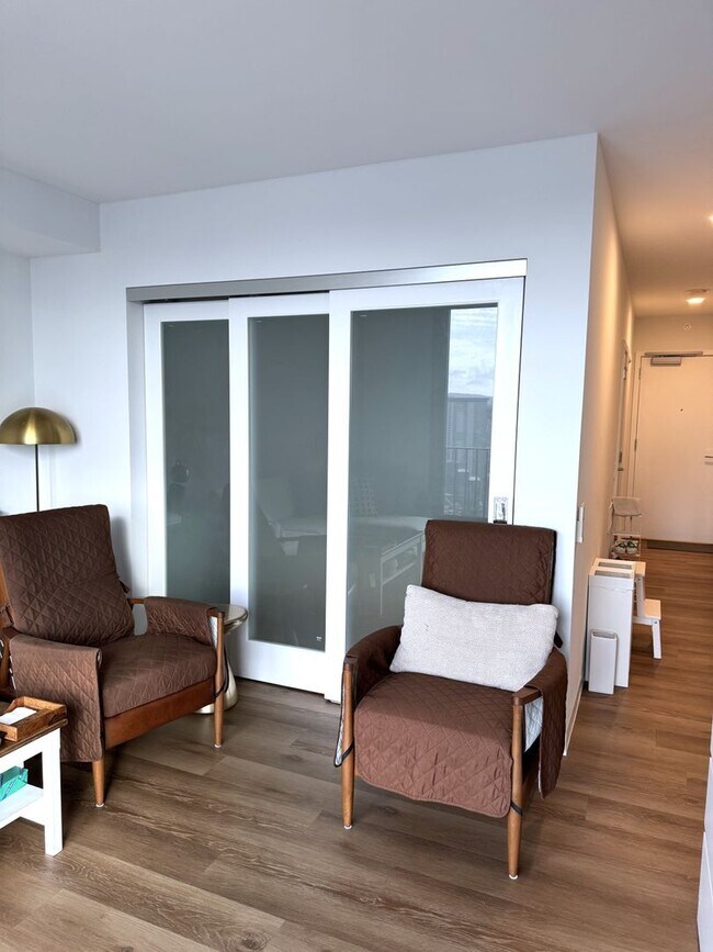 Foto del edificio - Aalii - High Floor Fully Furnished One Bed...