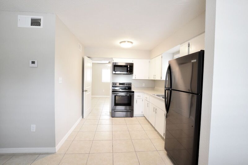 Foto principal - 900 E Airport Blvd