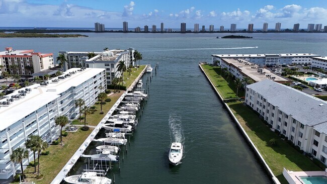 Foto del edificio - 104 Paradise Harbour Blvd