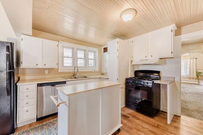 Foto del edificio - Charming 4bd/1ba Home in Denver, CO- Available April 1st!