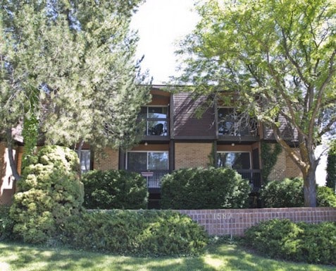Primary Photo - 1587 S Foothill Dr