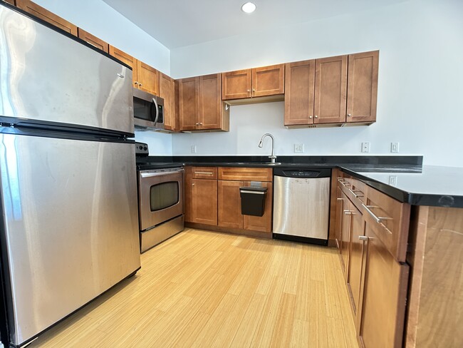 Foto del edificio - 99 Chestnut Hill Ave