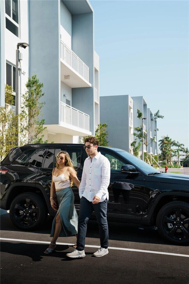 Building Photo - 610 NE 2nd St