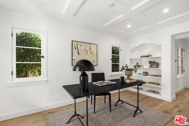 Building Photo - 1064 S Alfred St