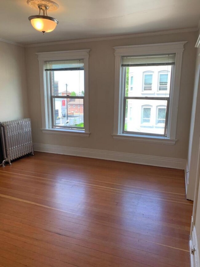 Building Photo - 1 bedroom in Seattle WA 98122