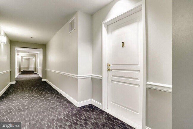 Foto del edificio - 5575 Seminary Rd