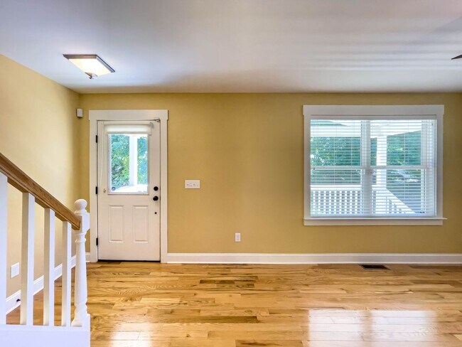 Foto del edificio - Charming Three-Bedroom Cottage in Oakley