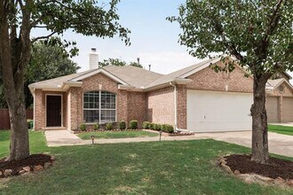 Building Photo - 9300 Warren Dr