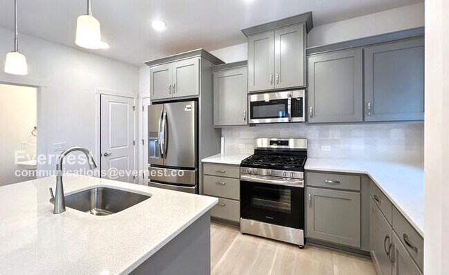 Building Photo - 8407 SE Shale Ln