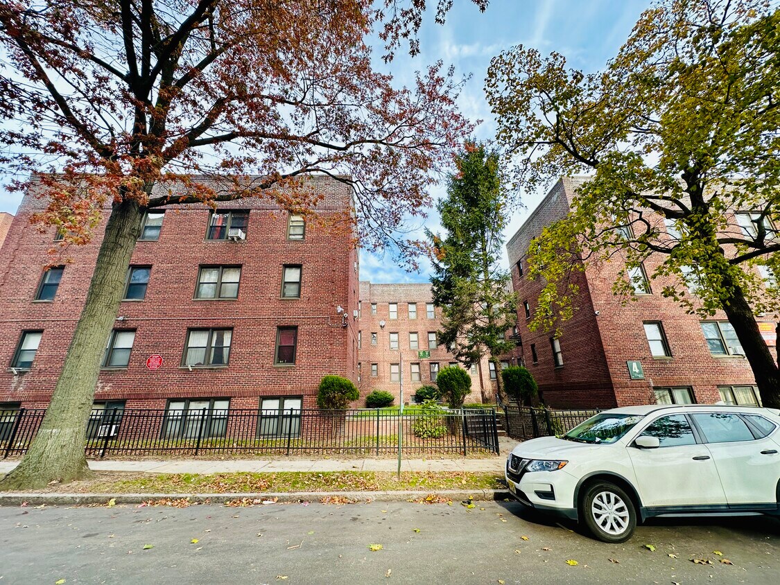 4 Chestnut St, East Orange, NJ 07018 Apartments in East Orange, NJ
