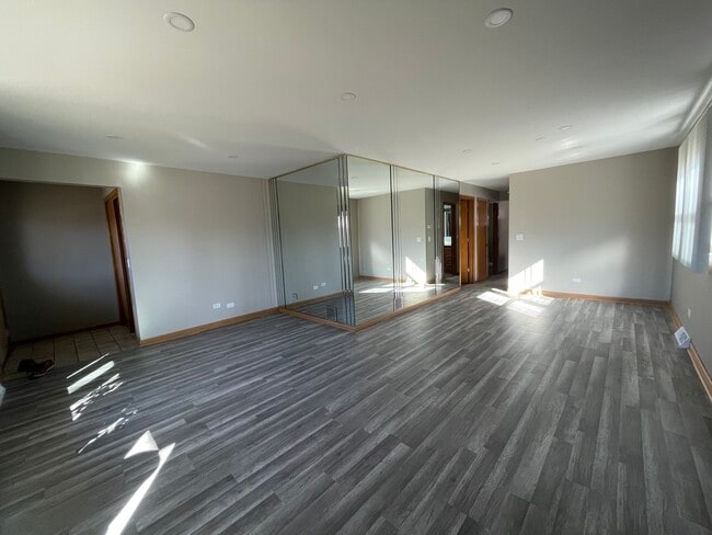 Foto del edificio - 3925 N Plainfield Ave