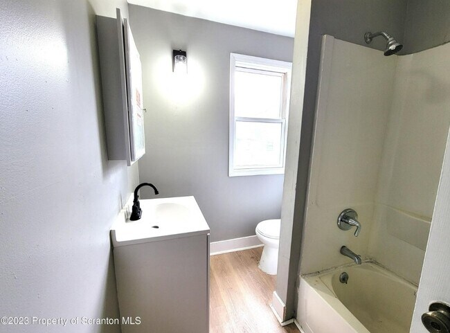 Building Photo - 623 New York St