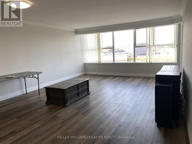 Building Photo - 7 Gale Crescent