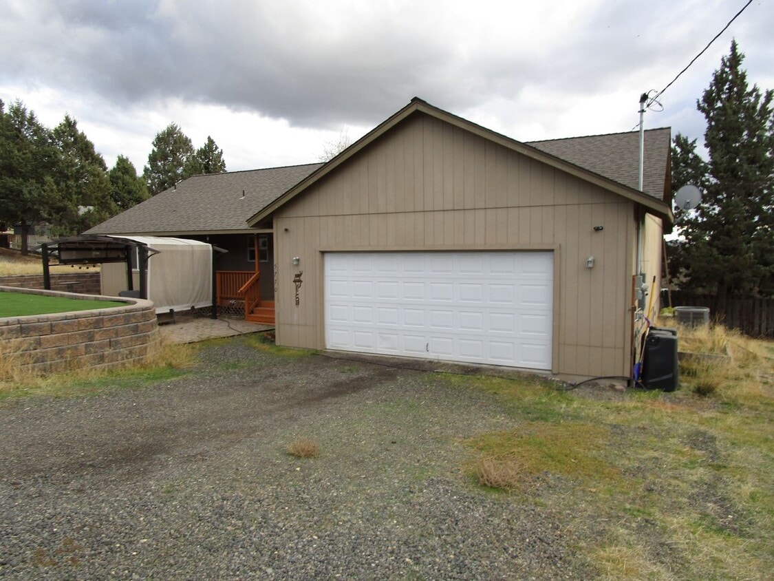 Primary Photo - Open Feel Home in Ochoco West Subdivision - Electricity Included! Available Soon!