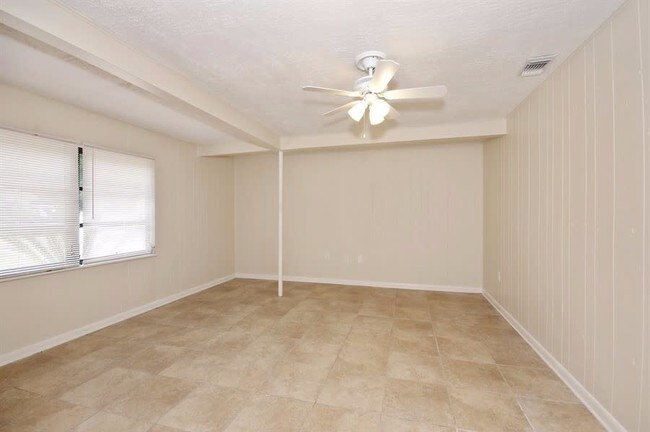 Building Photo - 6510 Corona Dr