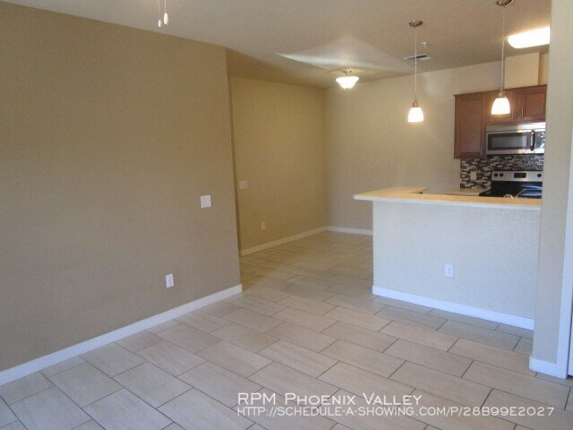 Building Photo - 2525 E Siesta Ln