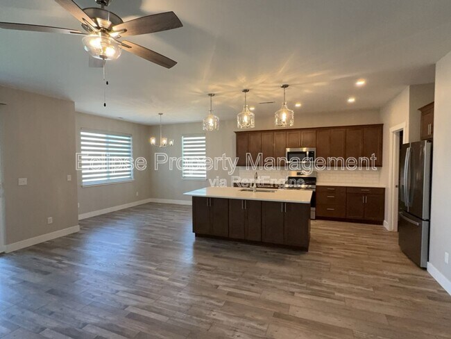 Foto del edificio - 679 Eadin Ln