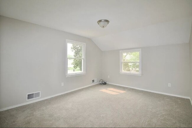 Building Photo - 142 Cloran St