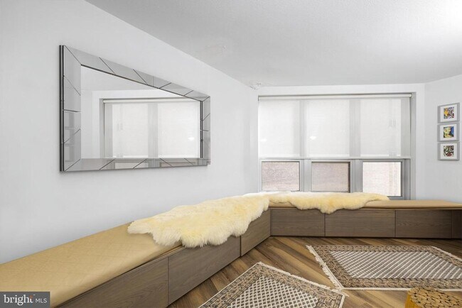 Building Photo - 224-30 W Rittenhouse Square