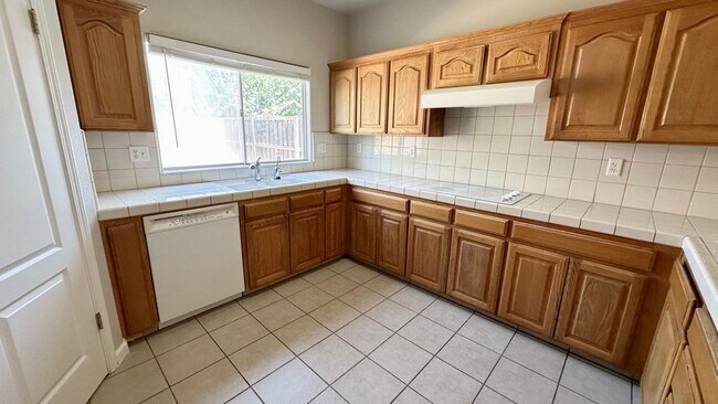 Foto del edificio - $2,395 Shepherd & Chestnut, 4 Bedroom Home...