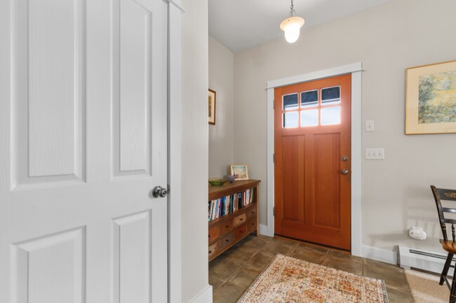 Building Photo - 32 E Clara Ct