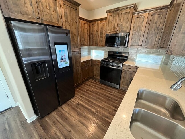 Building Photo - 3 Bed/2.5 Bath Single Family Home in NE Bend - McCall Landing