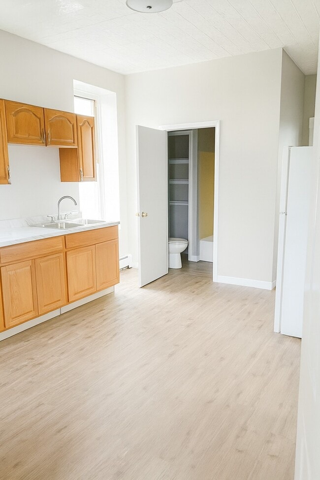 Building Photo - 164 Main St