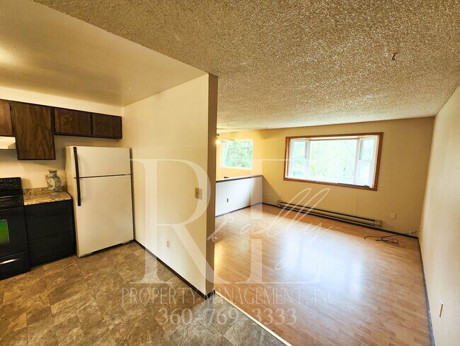 Foto del edificio - Spacious Living With Extra Comfort: Bonus Room & Expansive Yard