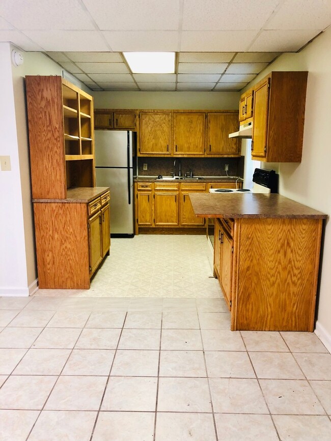 Building Photo - DOWNTOWN NORTH WILKESBORO APARTMENT