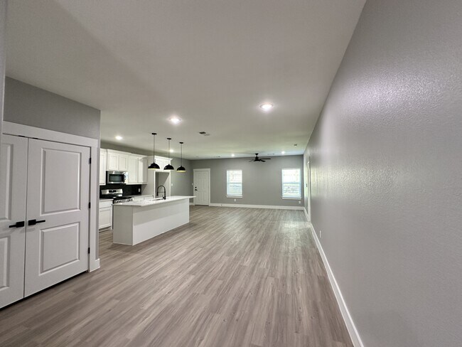 Foto del edificio - 1331 W Crawford St