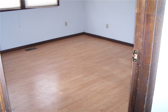 Building Photo - 14745 Hillcrest Ave