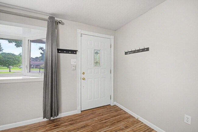 Building Photo - 9117 Stephanie St