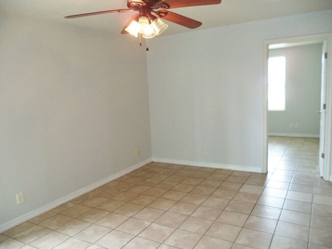 Foto del edificio - 1310 W Broadway Ave