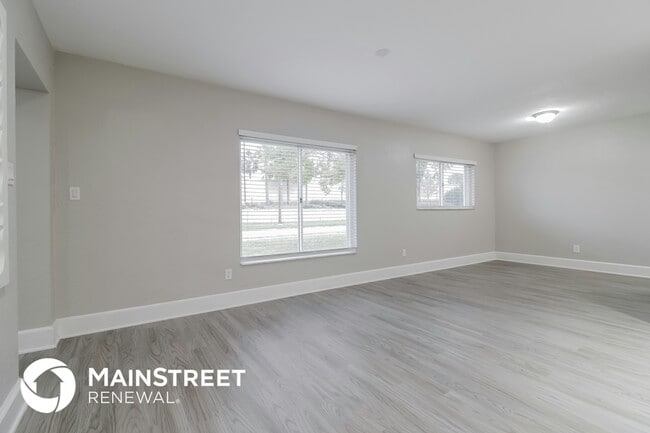 Building Photo - 5963 Bamboo Dr