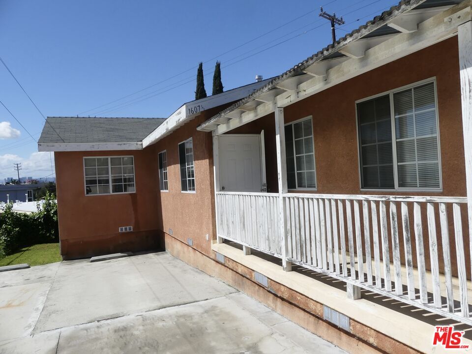 1607 1/2 Vineyard Ave, Los Angeles, CA 90019 Apartment for Rent in