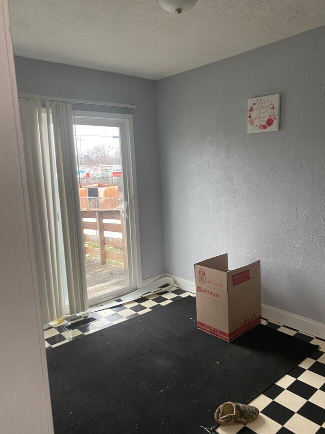 Foto del edificio - 2 bedroom 1 bath house  with fenced in yard available soon!