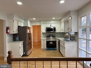 Building Photo - 1924 Birchwood Park Dr N