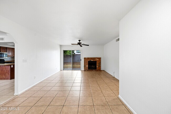 Foto del edificio - 8520 W Alice Ave